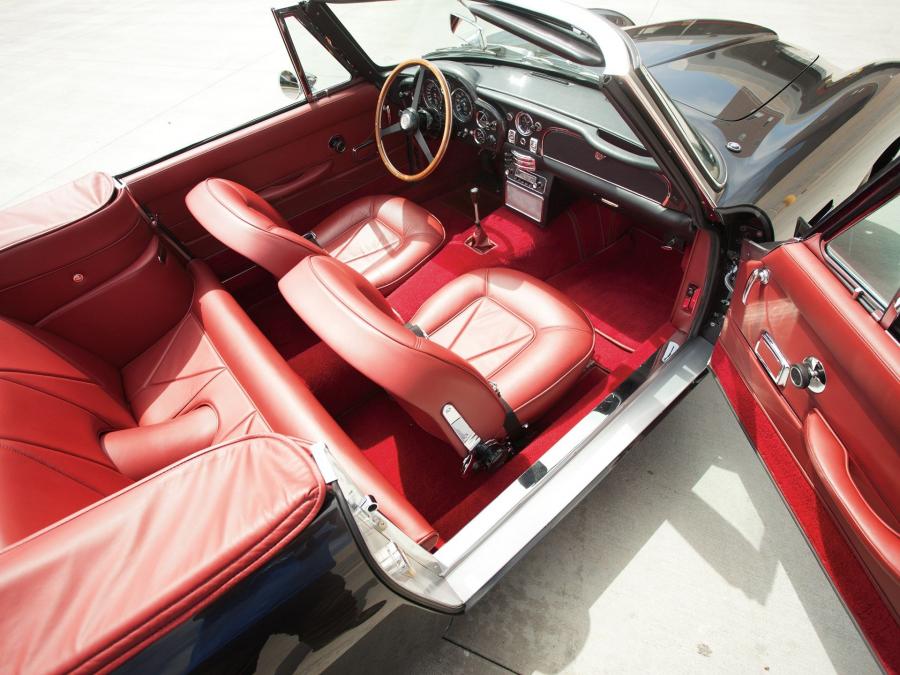 Интерьер Aston Martin DB6 Volante (3635/R) 1967 года  (фото 27 из 32)